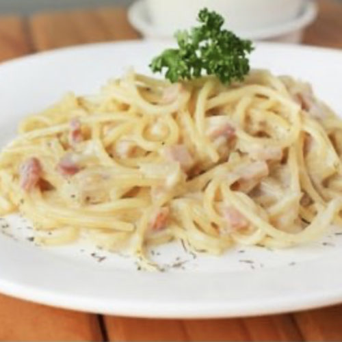 fettuccine carbonara plating